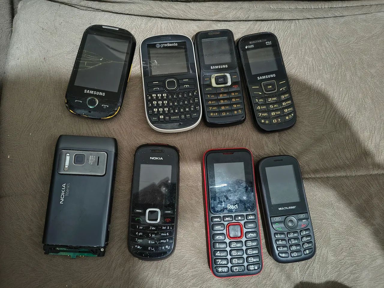 Lote de telefones antigos