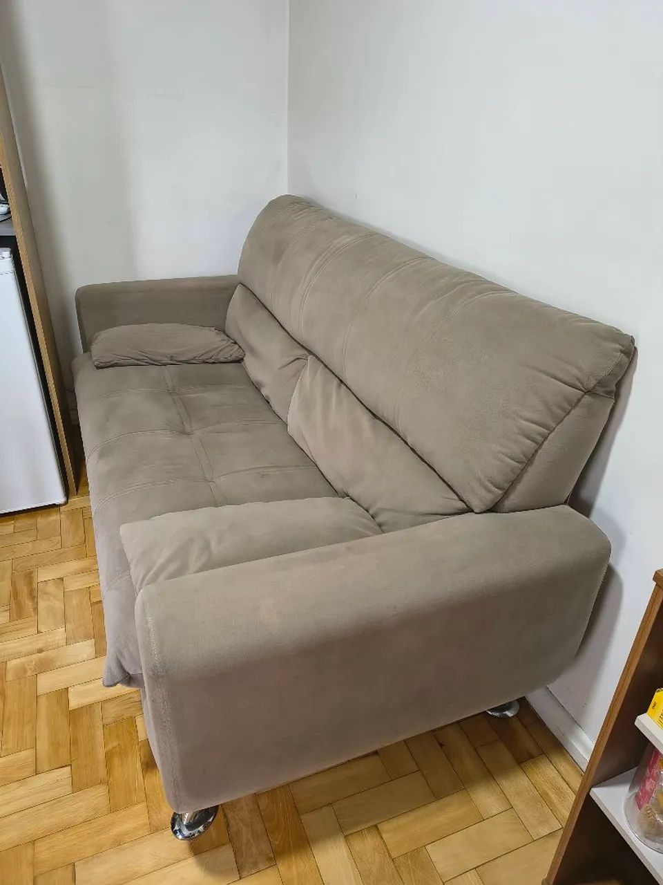 Sofá 3 lugares bege - Foto 3