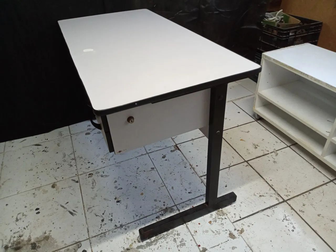 Mesa de Escritório com Gavetas  - Foto 4