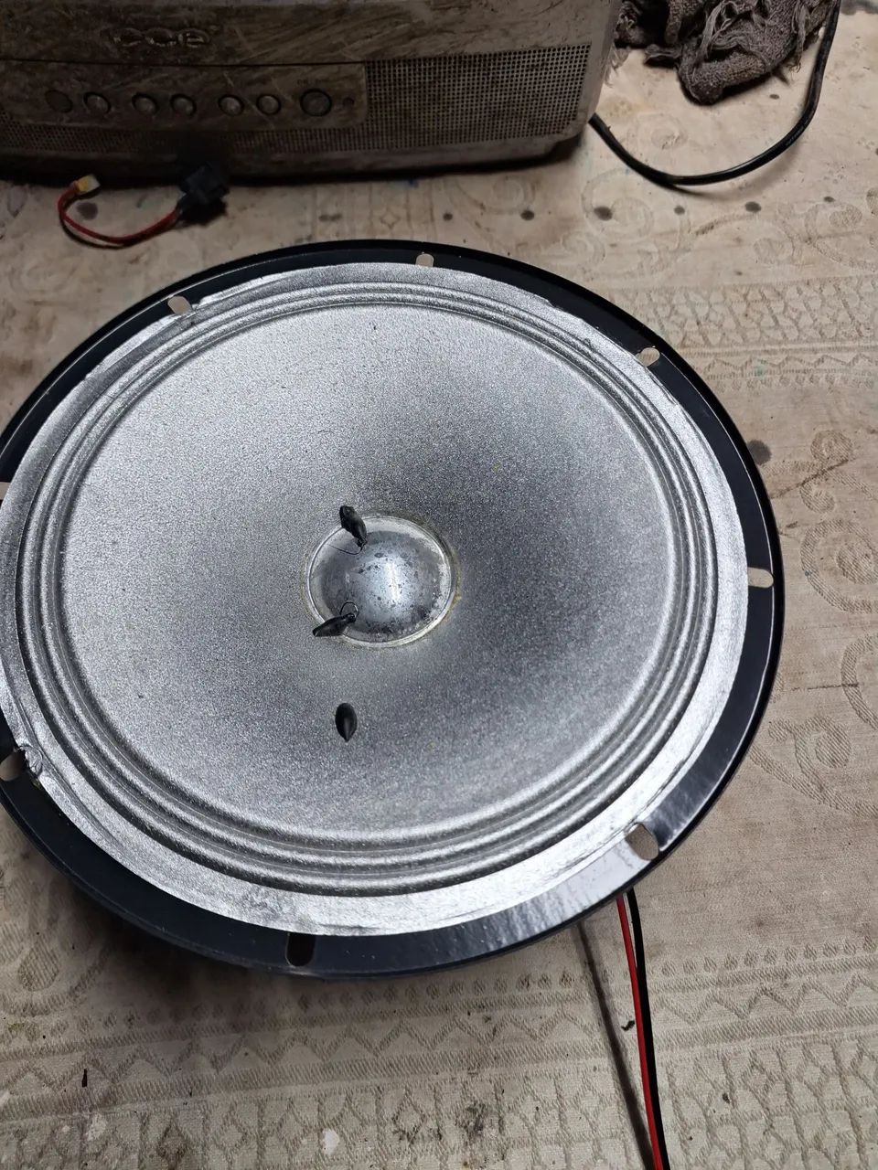 autofalante. 8 polegadas. 3 ohms  .30 w .funcionando 