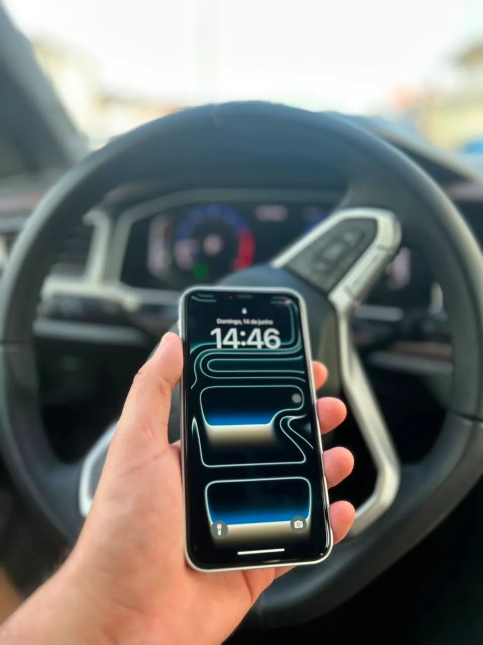 iPhone XR na carga do 17 Pro  - Foto 2