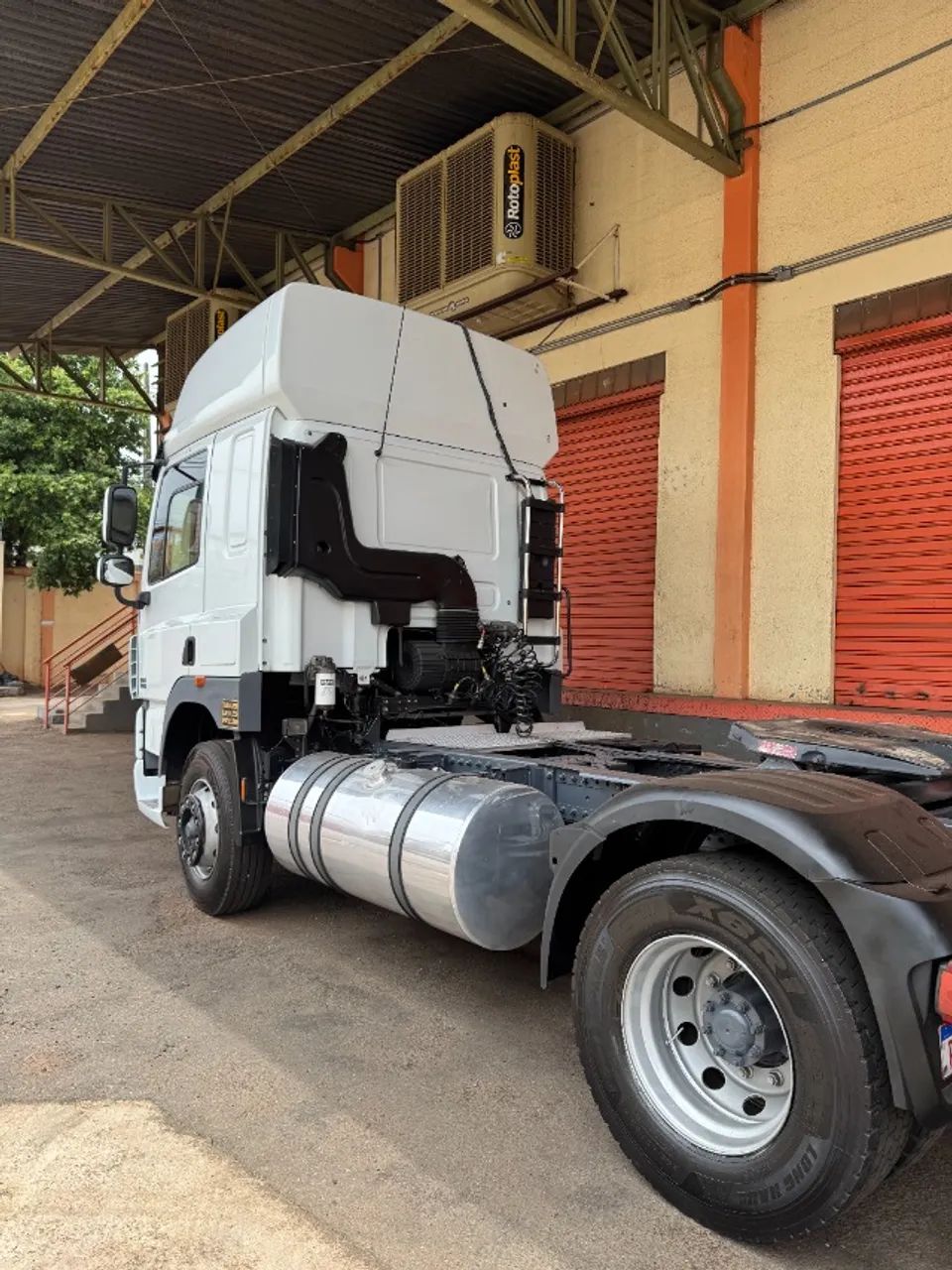 Caminhão DAF/CF 85 FT 410A 4x2 - Foto 4