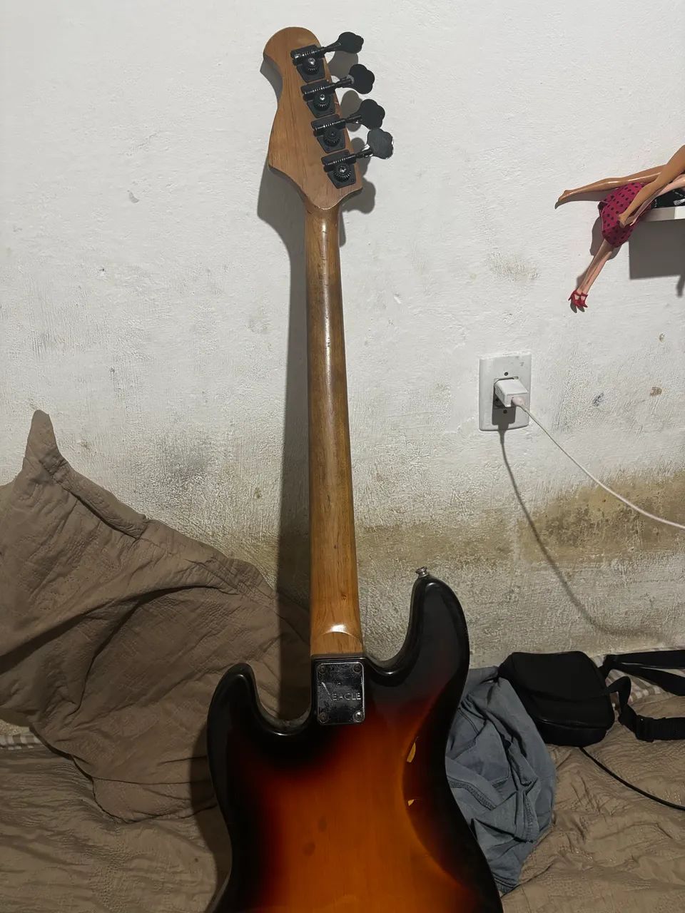 Vende guitarra e baixo  - Foto 5