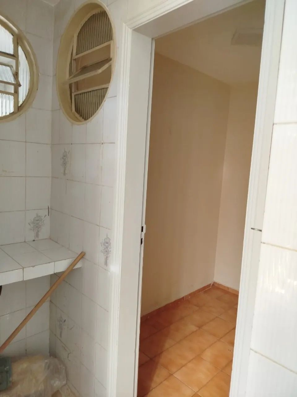 Aluga se apartamento 3 quartos (1 suíte)