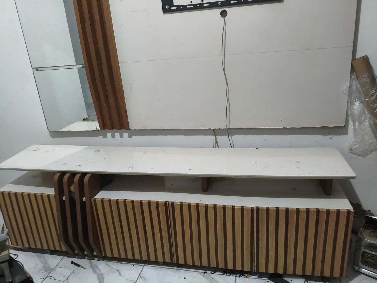 Painel home+rack grande conservado com espelho 
