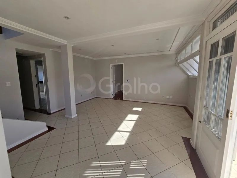 Casa residencial/comercial em Coqueiros com 4 quartos sendo 2 suítes