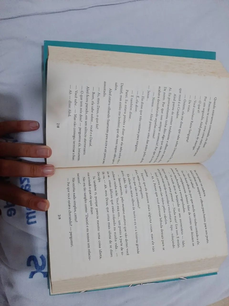 Livro "Radio Silencio" - Foto 2