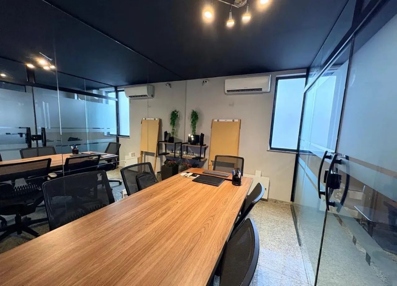 Sala comercial mobiliada e equipada com amplo espaço e divisórias em blindex   - Foto 2