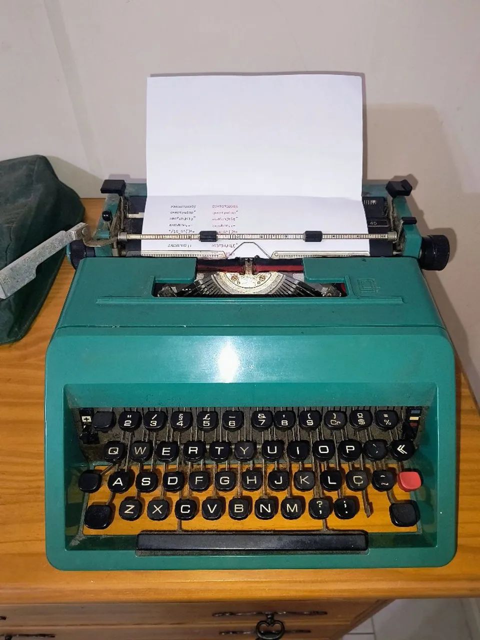 Máquina de escrever Olivetti Studio 45