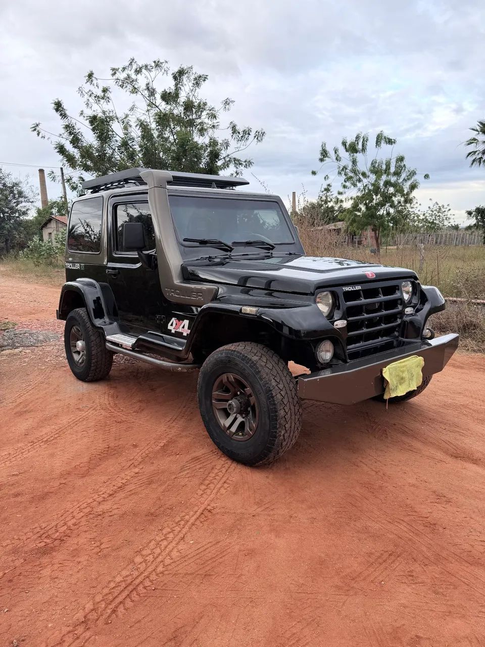 Troller T-4 2004