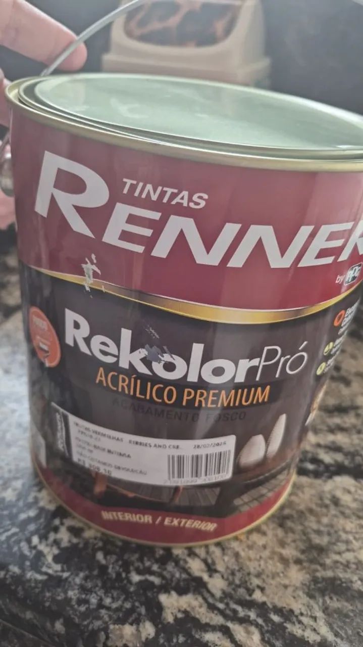 Vendo lata de tinta de 3,6L nova não usada da cor Frutas Vermelhas