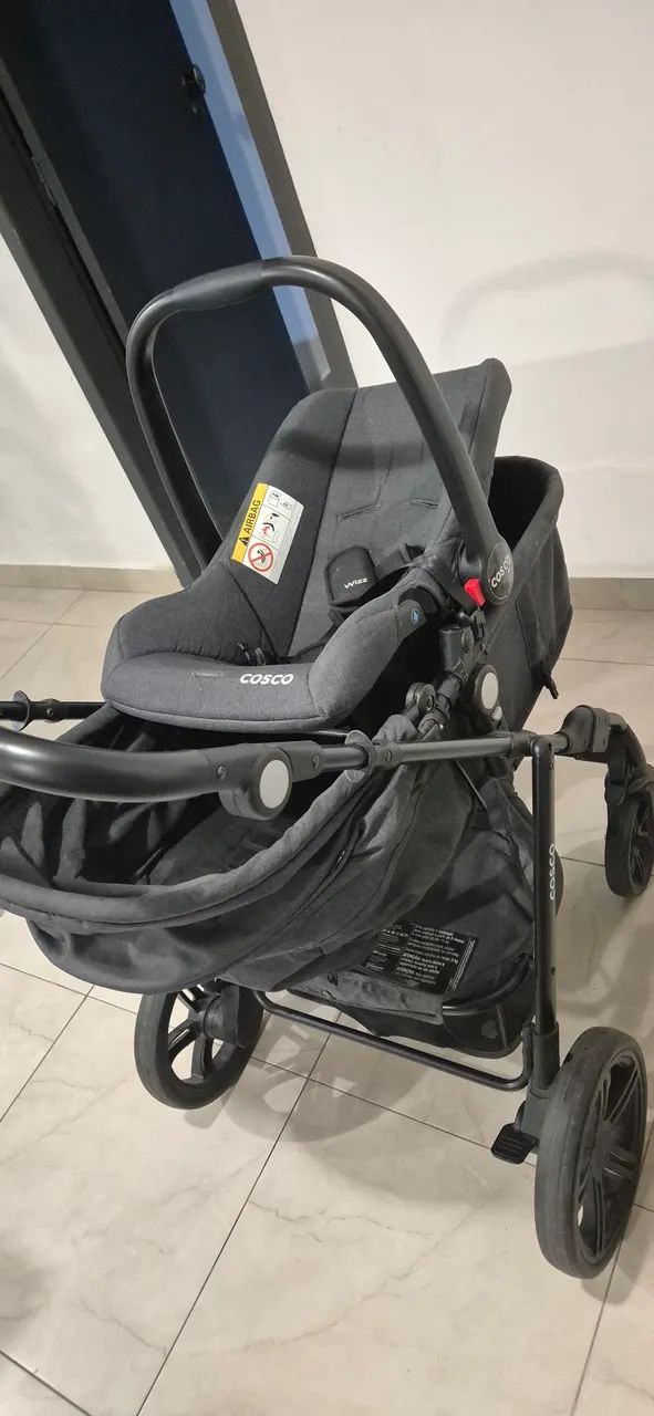 Carrinho de Bebê + Bebê conforto