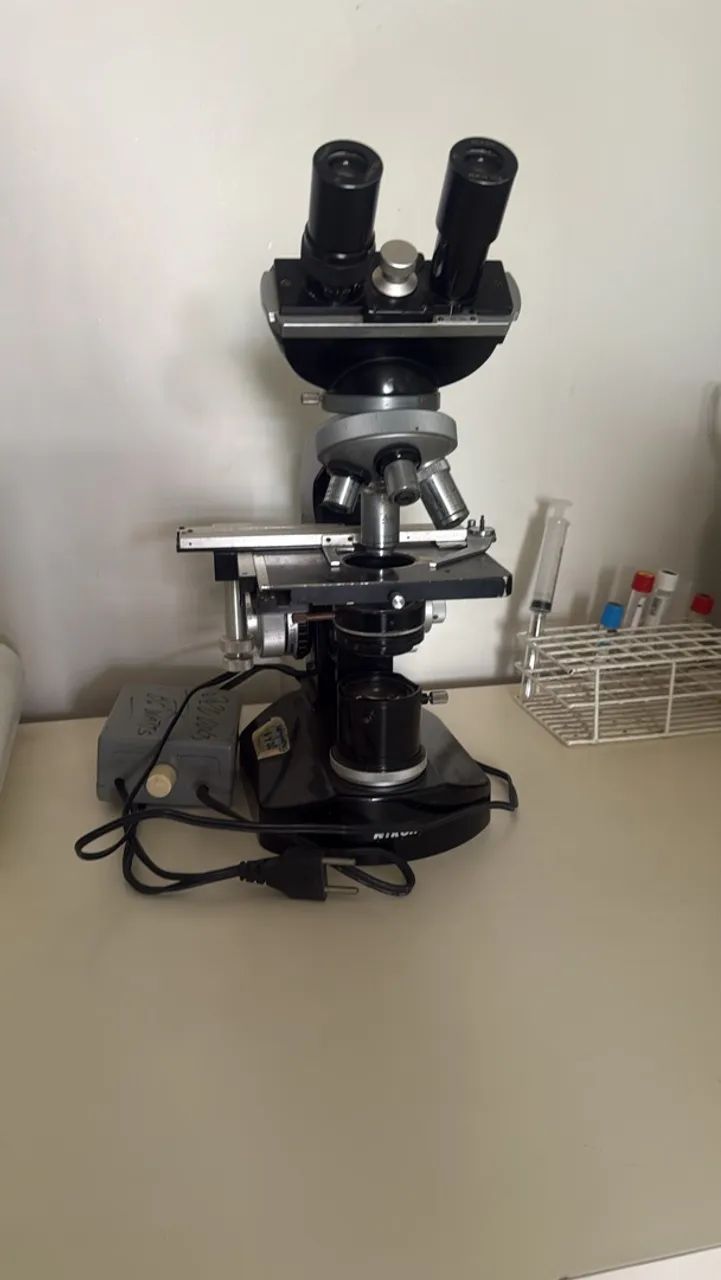 Microscópio binocular Nikon 