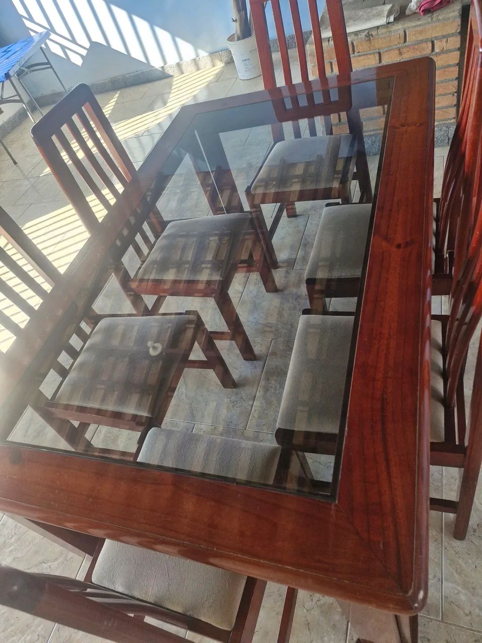 Mesa de Mogno e Vidro com 6 cadeiras 