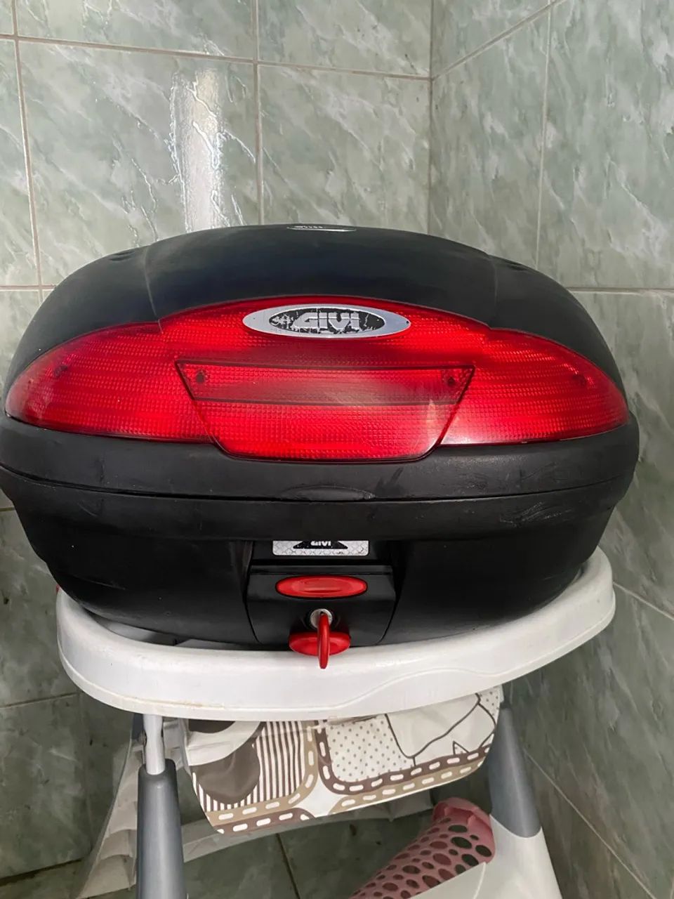 Baú give semi novo