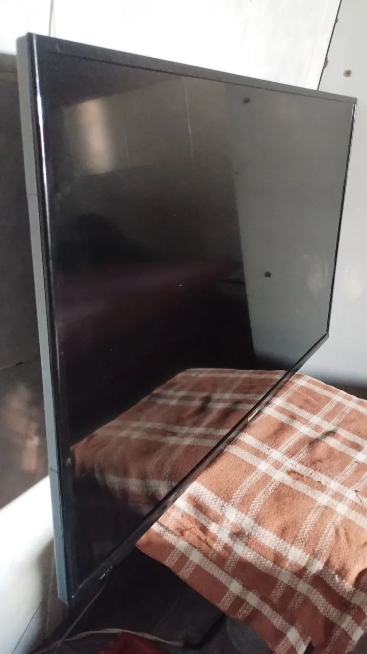 Vendo TV Full HD boa e grande.  - Foto 3