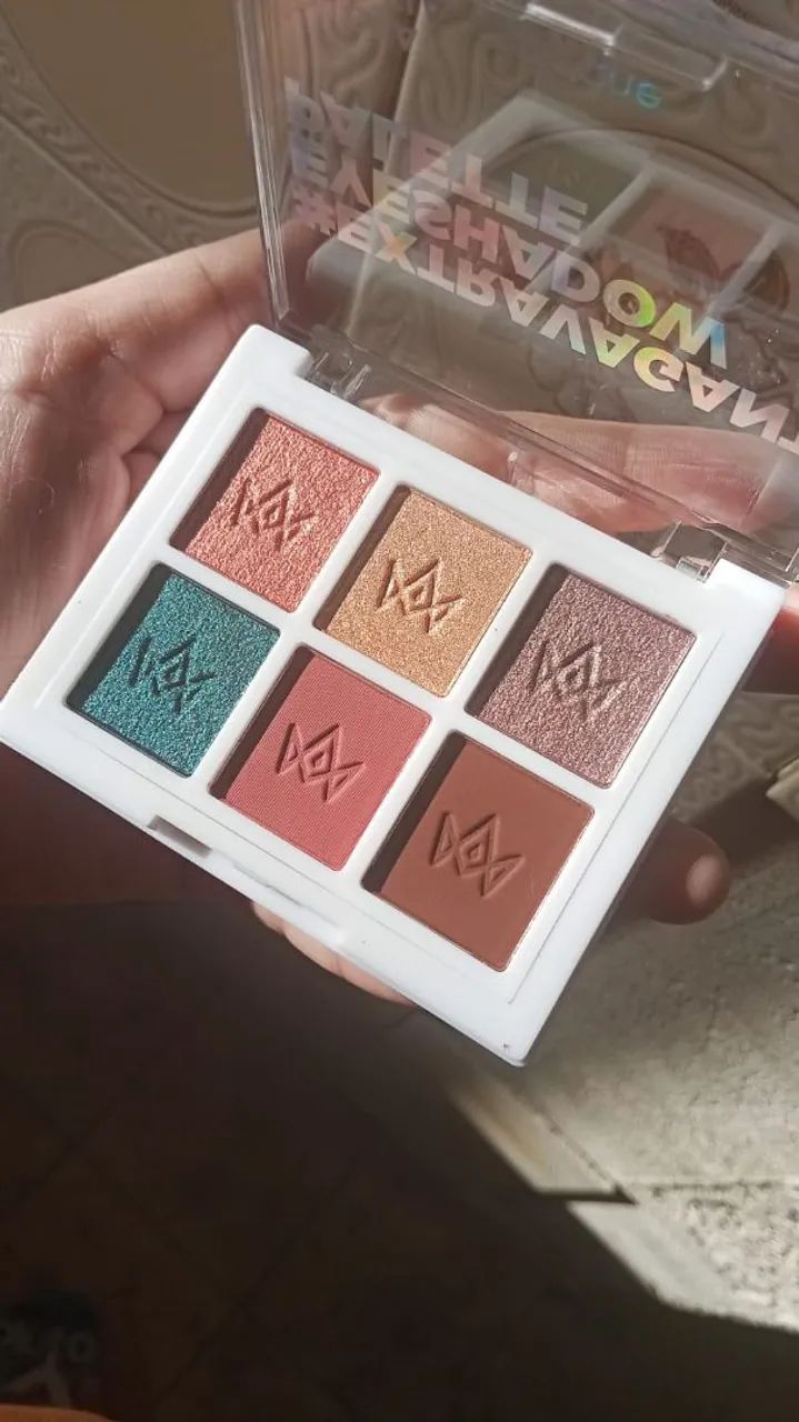 Vende se maquiagens 
