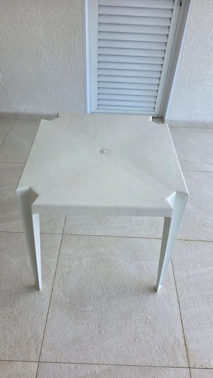 Mesa de plástico quadrada   