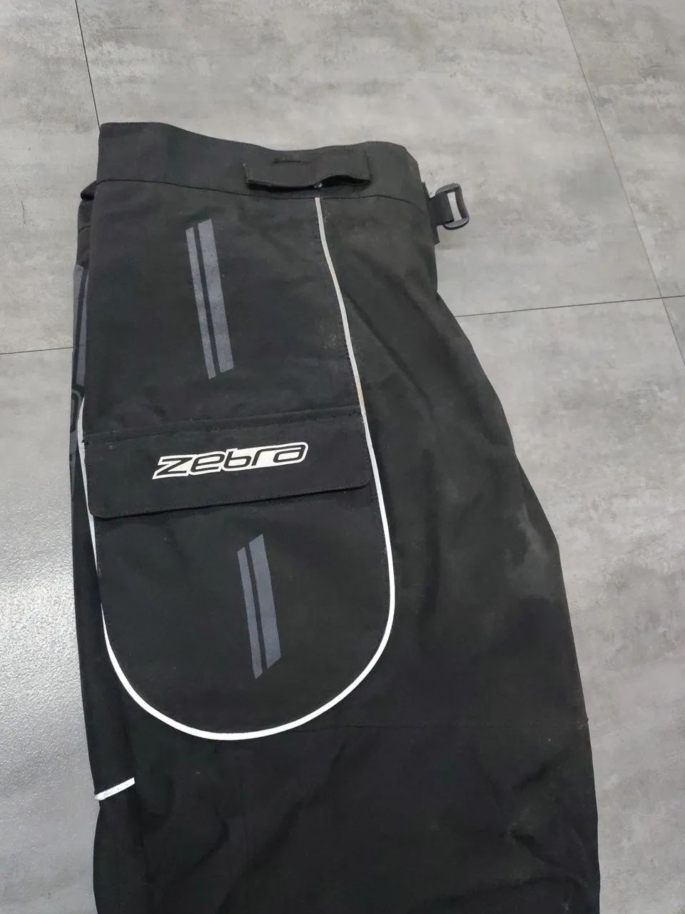 Calça impermeável com joelheira e bolsos Zebra