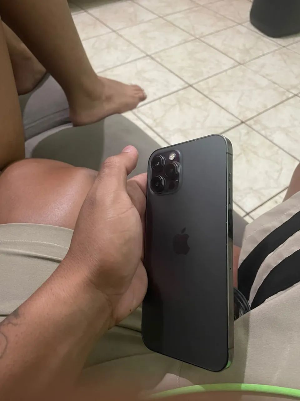 Vendo iPhone 12 Pro Max impecável  - Foto 4