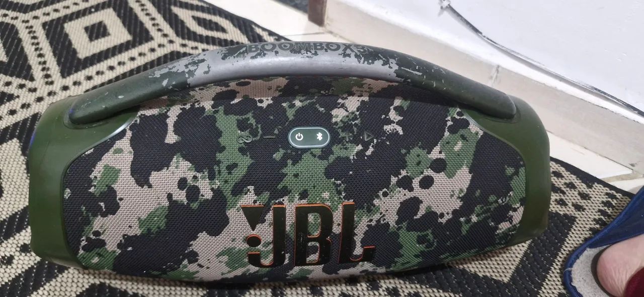 JbL bombox
