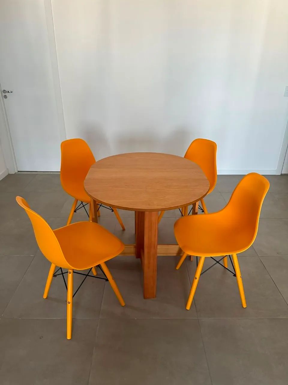 Conjunto de 4 cadeiras em excelente estado  - Foto 2