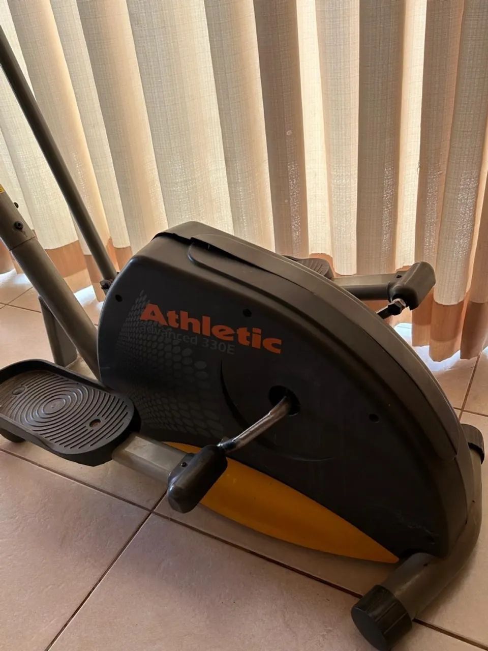 Elíptico ATHLETIC 410E Magnético semi novo
