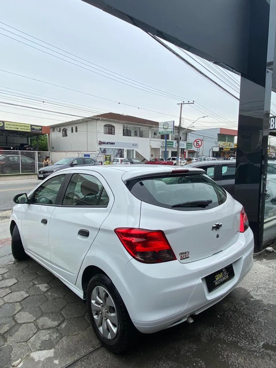 Chevrolet Onix JOY Hatch 1.0 8V Flex Mec. 4P 2019 - Foto 4