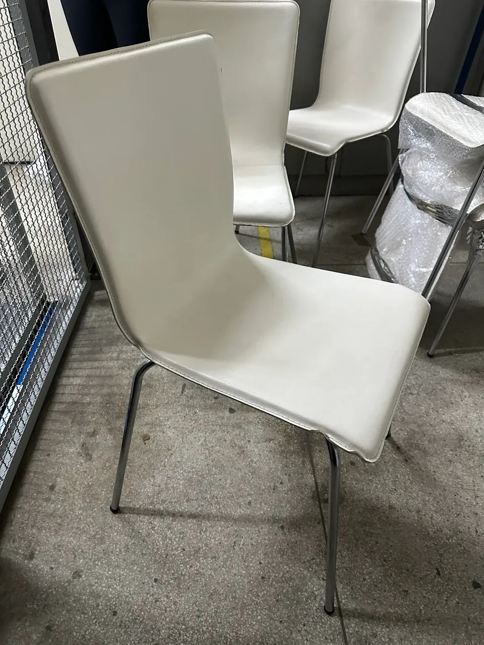 Cadeira na Cor Creme