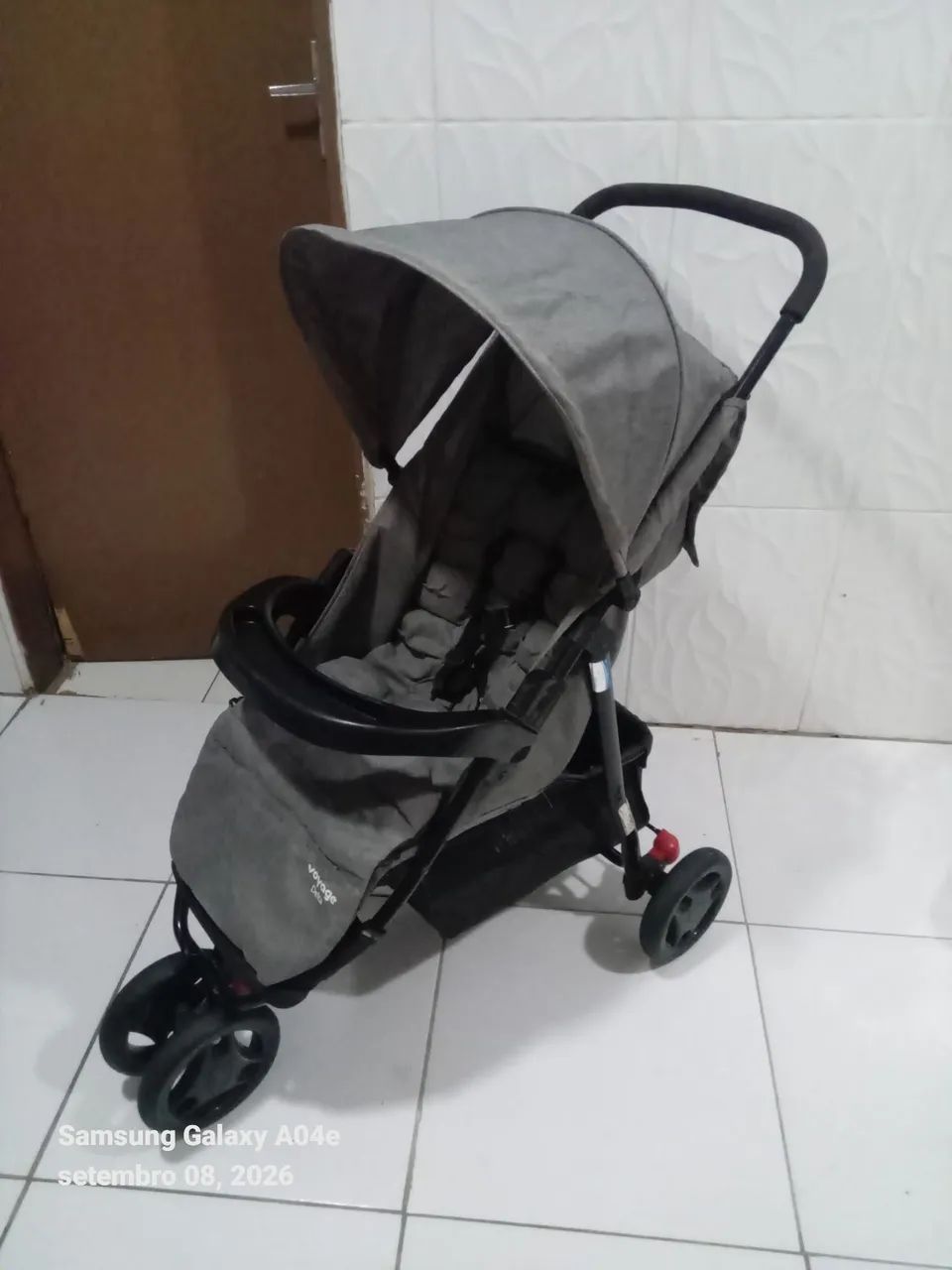 Carrinho de bebê unissex bem conservado  - Foto 3