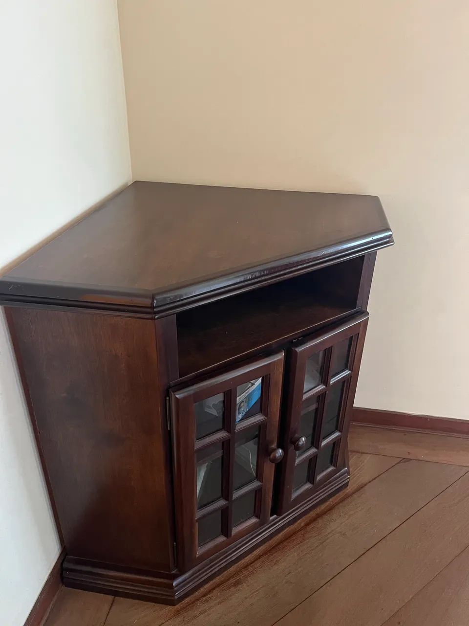 Mesa de madeira de canto 