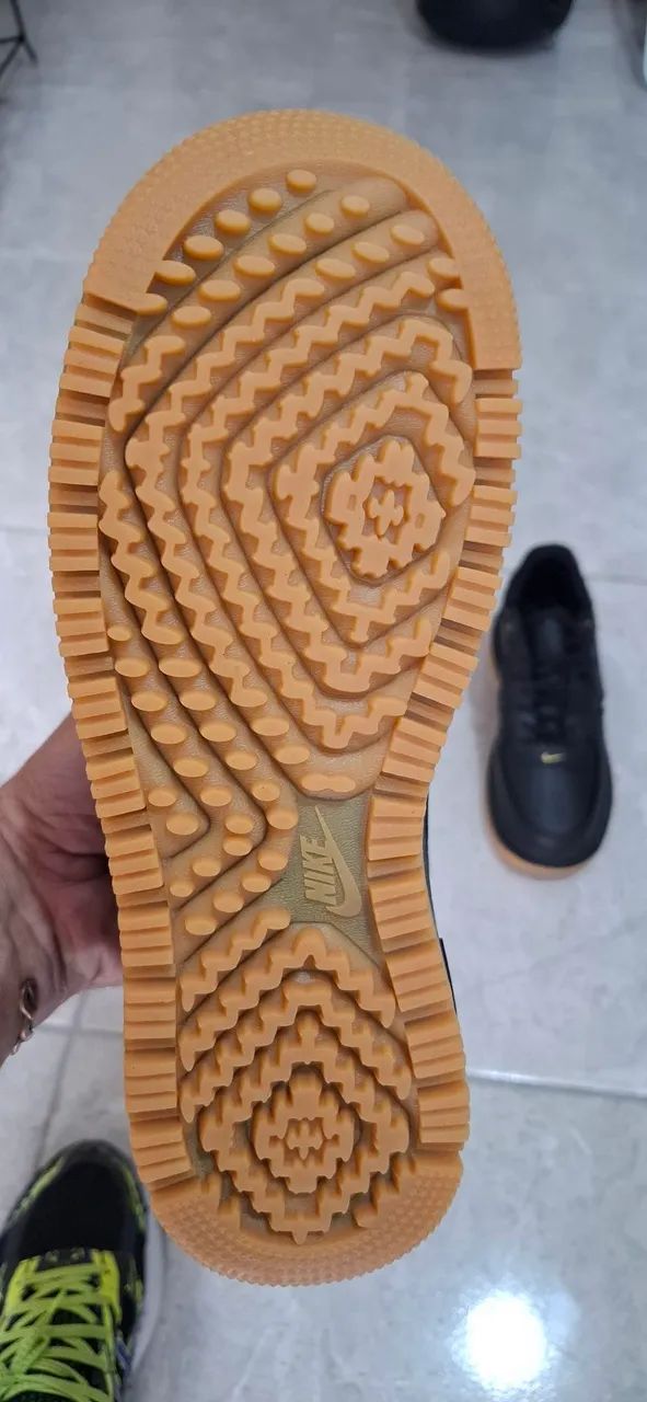Tenis NIKE AIR FORCE ONE LOW Número 42 - Foto 4