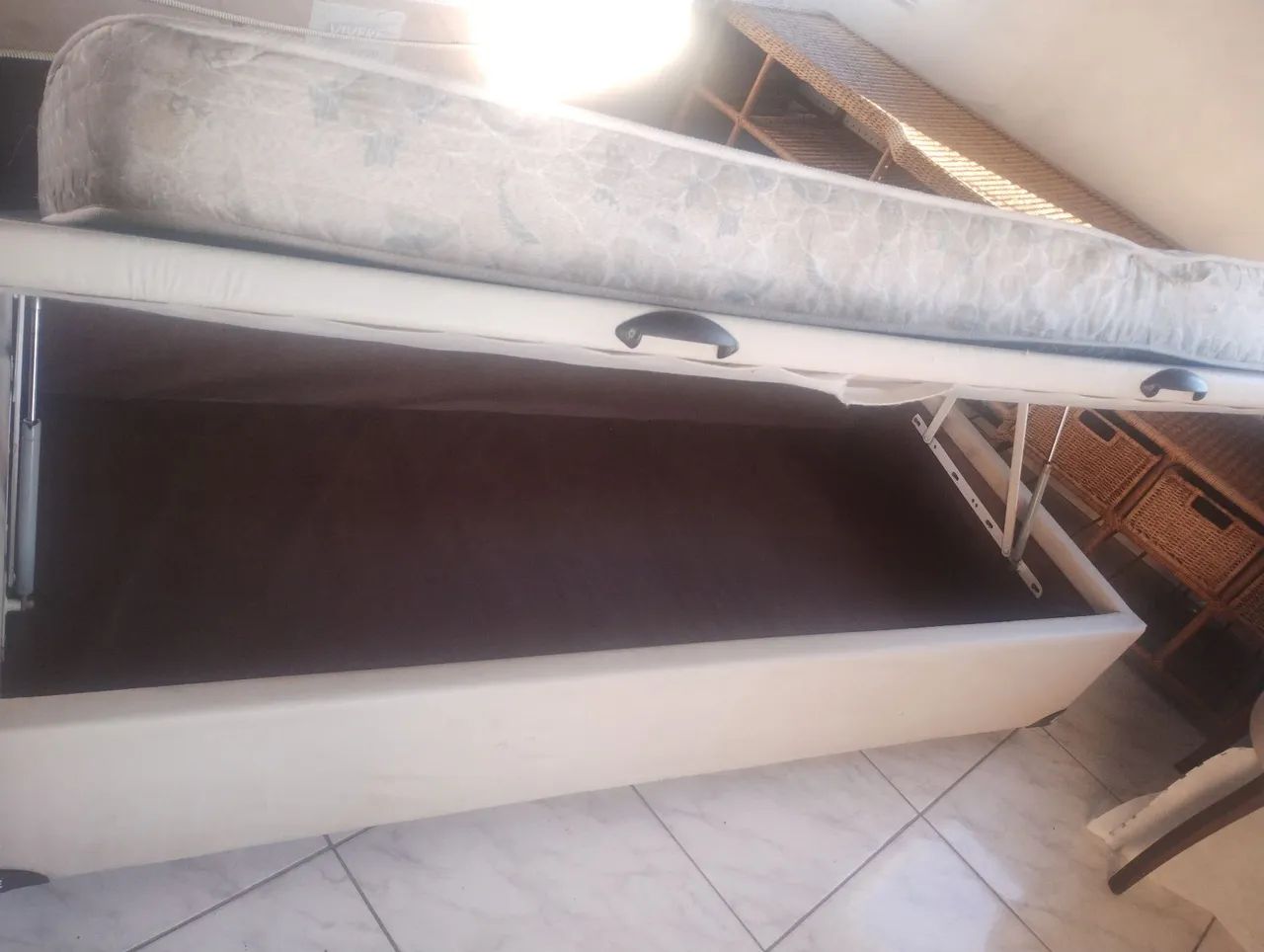 Vendo cama box baú solteiro courino  - Foto 3