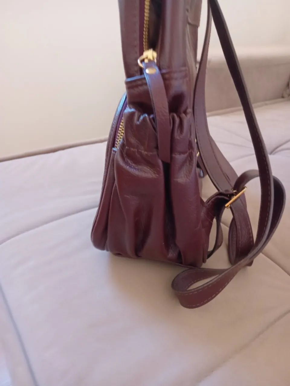 Mochila feminina em couro  - Foto 2
