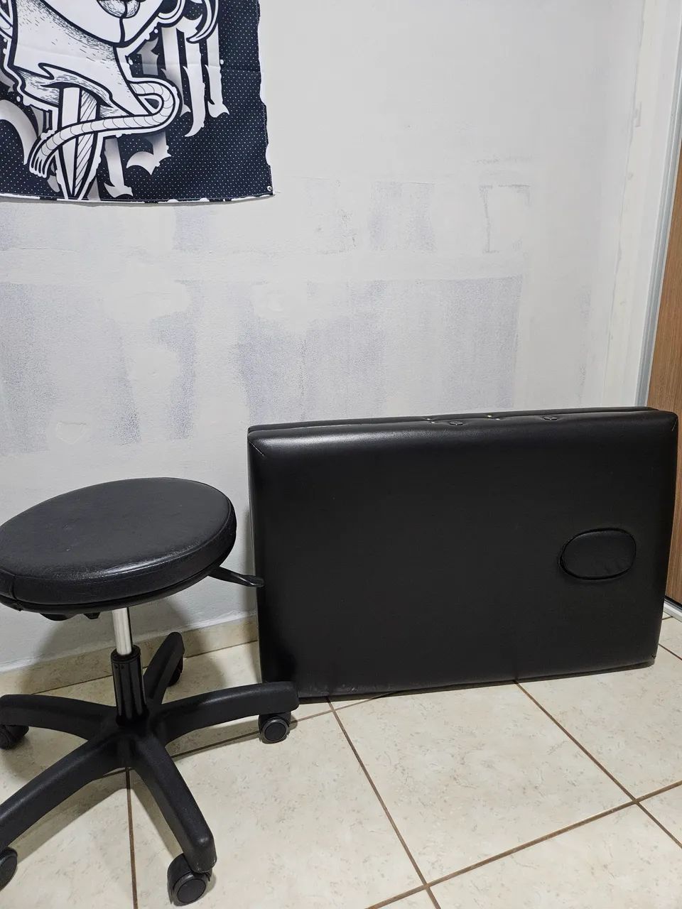 Maca maleta tatuagem + mocho giratório - Foto 2
