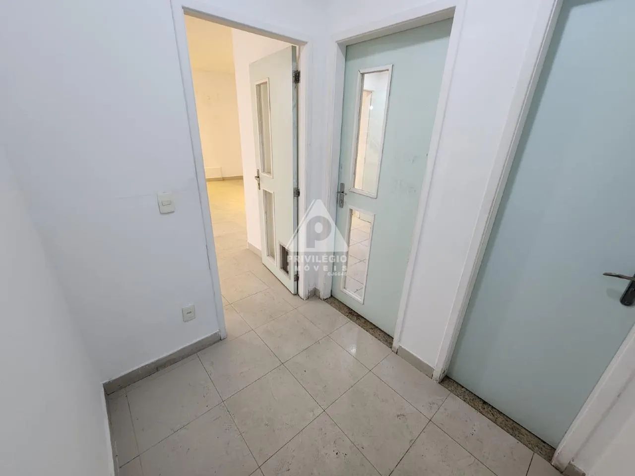 Loja 180m² | Posto 5 Copacabana | Quadra da Praia | Grande Fluxo | Com Banheiros Acessívei - Foto 14