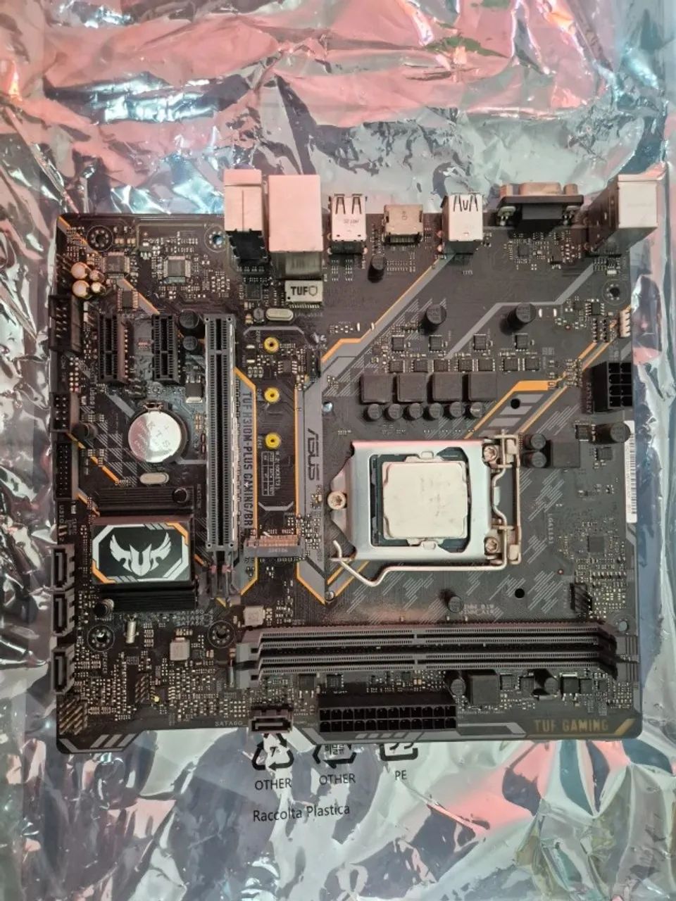 2 placas mães e processadores - i7 8700 e G4560