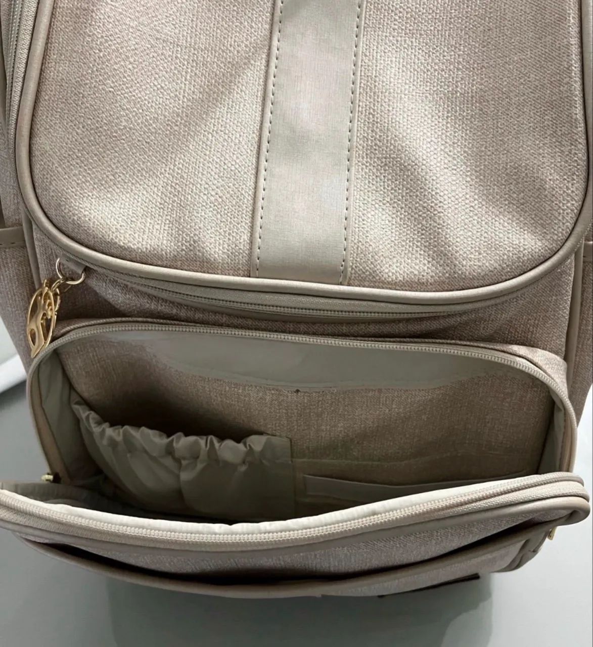 Mochila maternidade Alce Bege - Foto 4