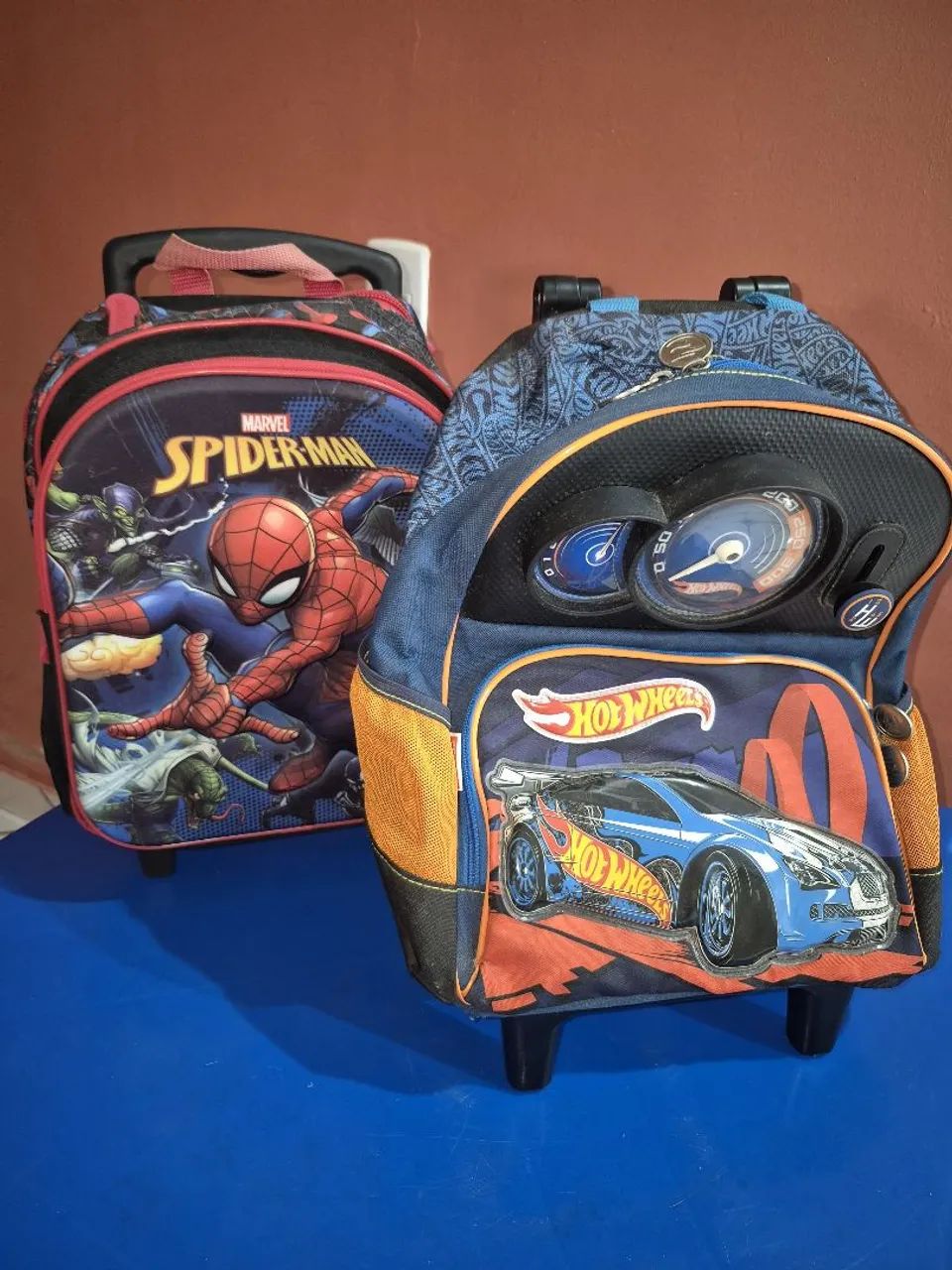  2 Mochilas infantil semi nova