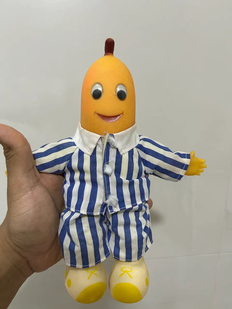 Raro boneco banana de pijama 20 cm