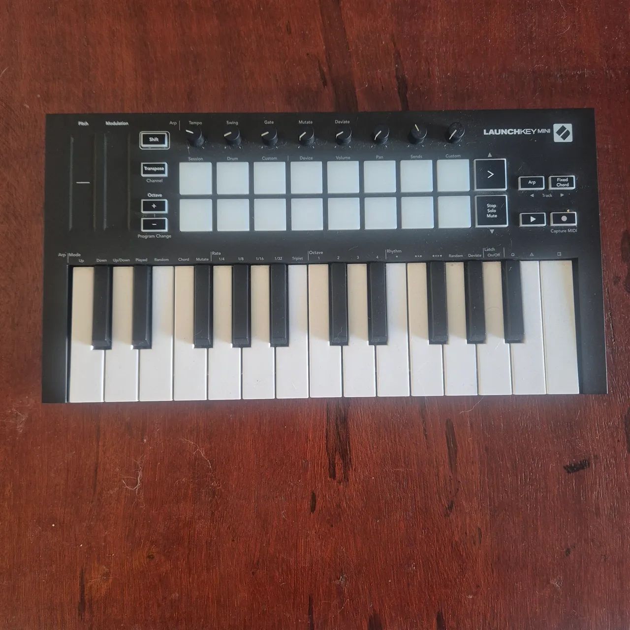 Controlador MIDI Novation Launchkey Mini MK3