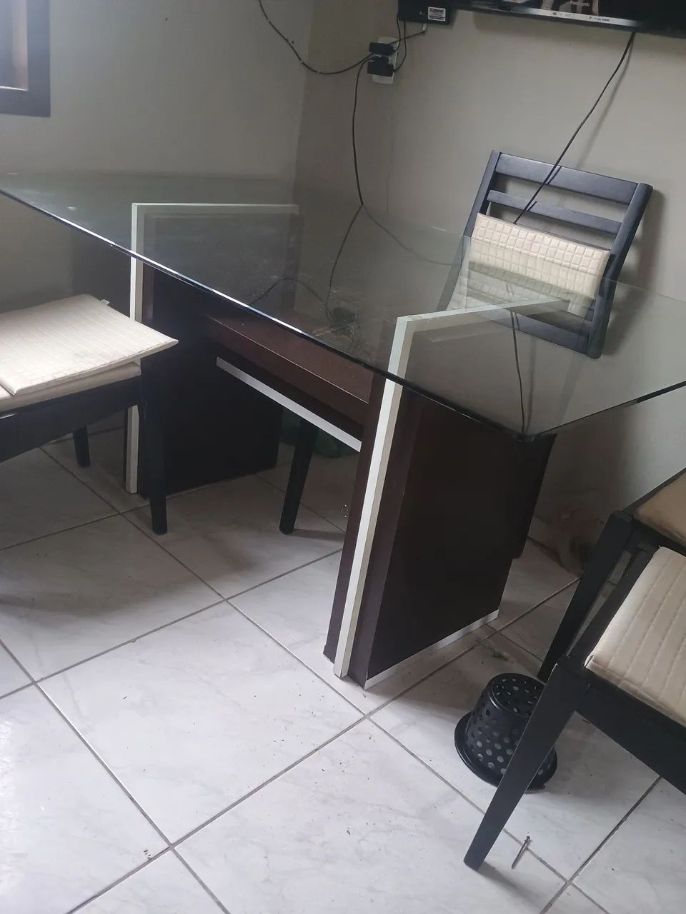 Mesa de vidro com 6 cadeiras  - Foto 3