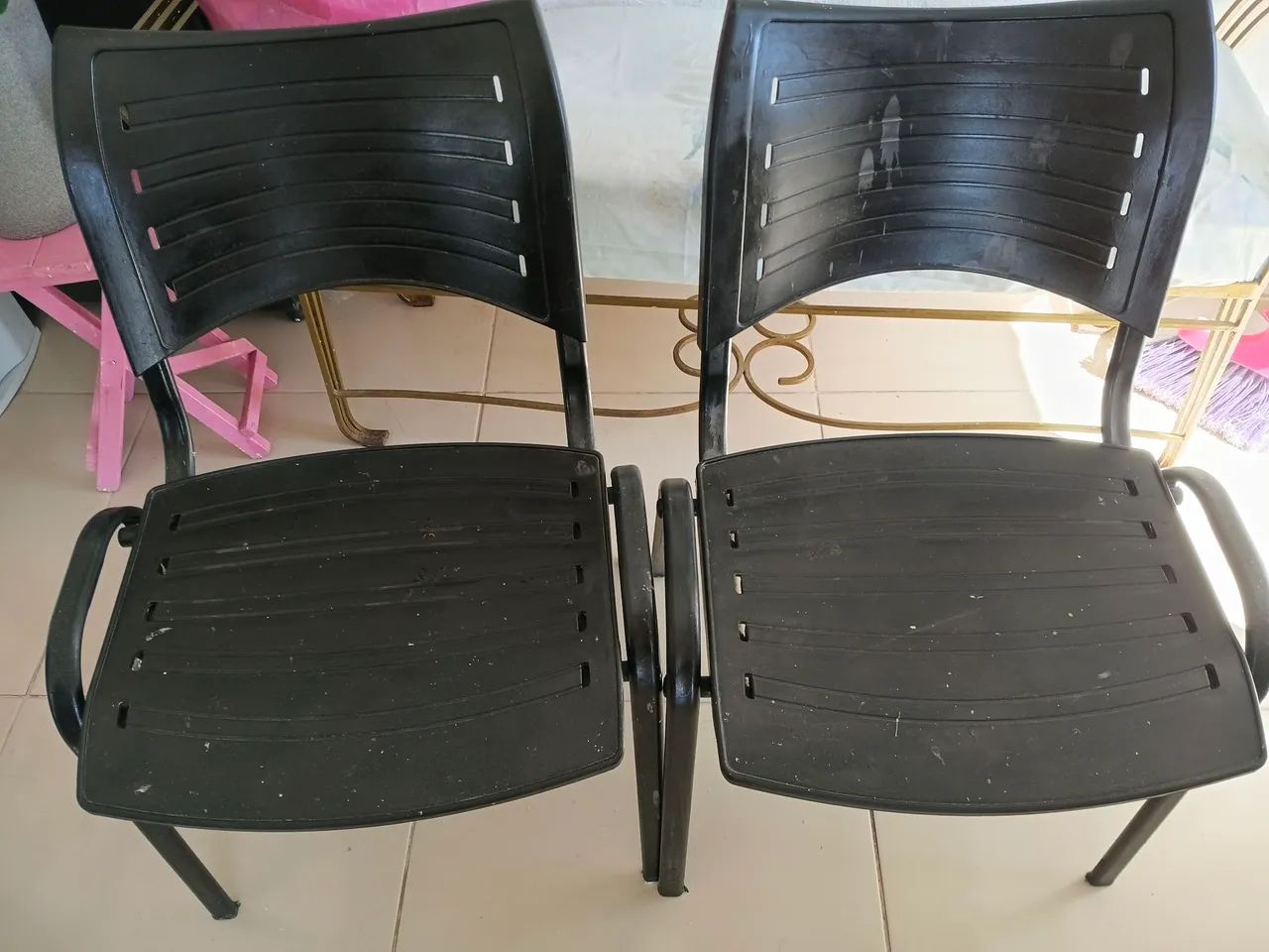 Vendedo duas cadeiras 