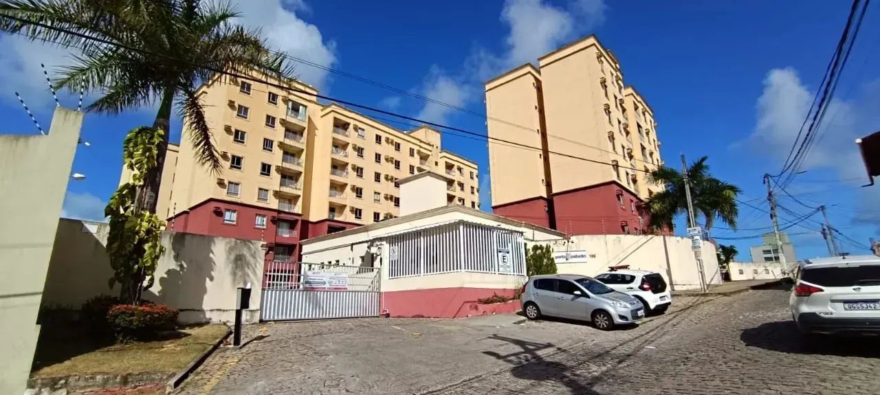 Apartamento em Ponta Negra - 2/4  Suíte - 56m² - Térreo e outra no Intermediário