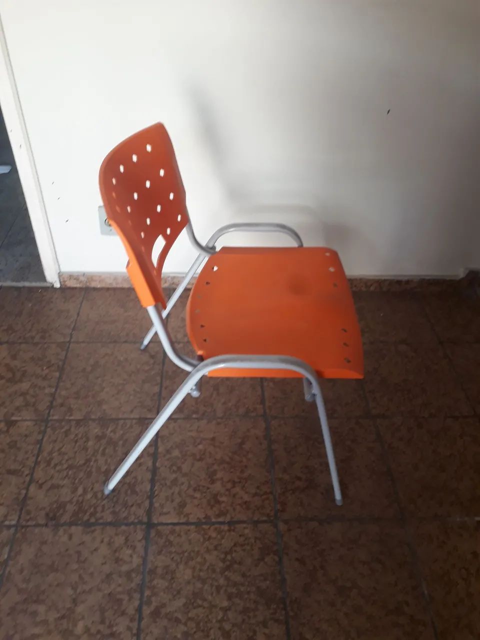 Vendo cadeiras de polietineno - Foto 3
