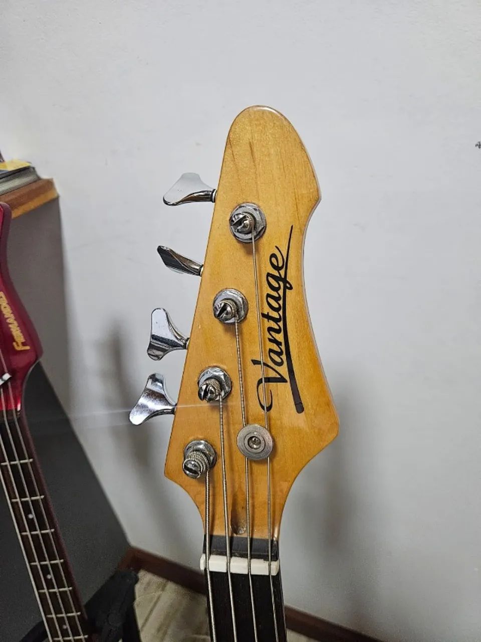 Baixo Vantage VIB-35