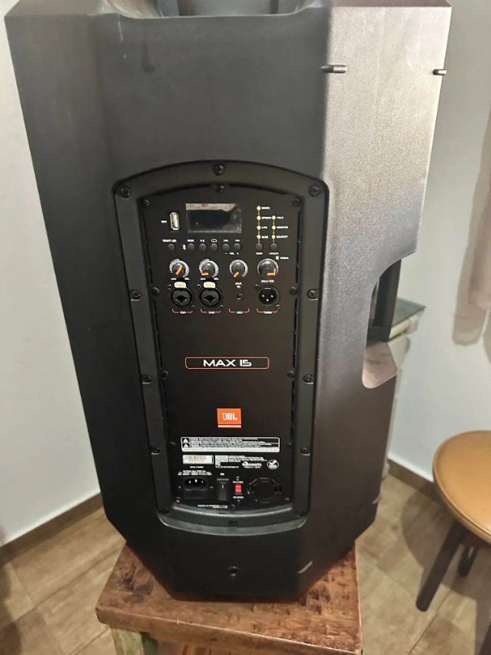 Equipamento de som completo caixa JBL, mesa de som violao e microfone