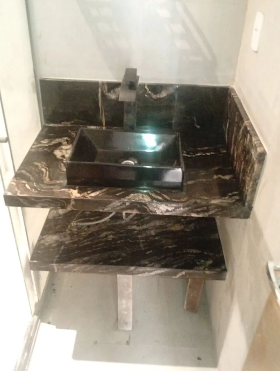 Bancada de banheiro com. Prateleira no quartizito  - Foto 2
