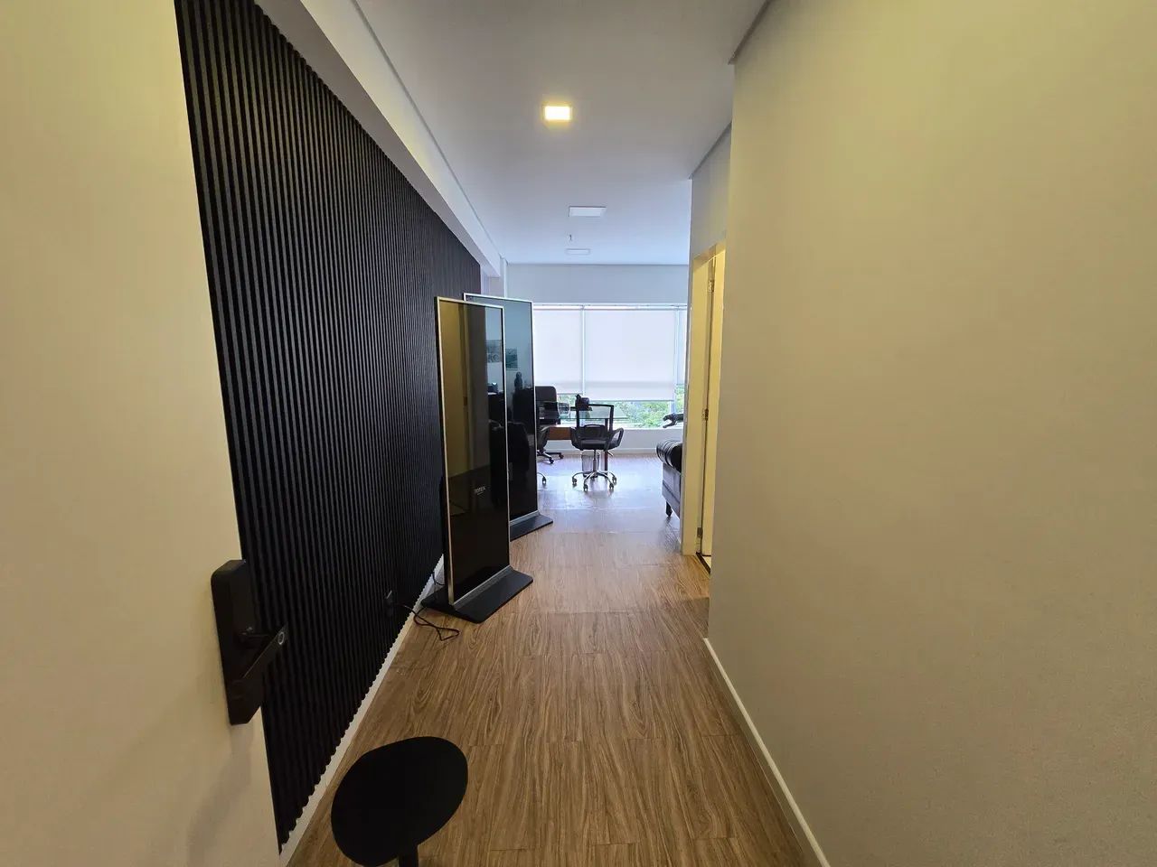 Sala mobiliada para locação no condomínio Brascan Alphaville - Foto 2