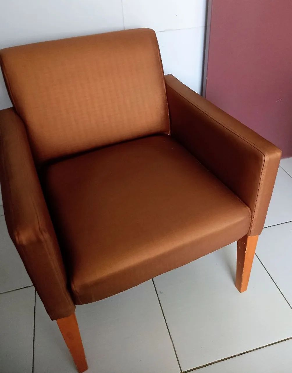 Poltrona + puff de madeira  - Foto 4